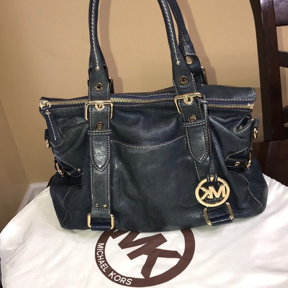 Michael Kors Handbags - MICHAEL KORS NAVY LEATHER PURSE